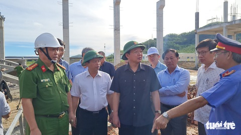 Sập tường làm 5 người chết ở Bình Định: Thi công không đảm bảo yêu cầu thiết kế? - Ảnh 2. Sập tường làm 5 người chết ở Bình Định: Thi công không đảm bảo yêu cầu thiết kế? - Ảnh 2.