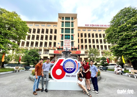 Mỗi môn phải 8, 9 điểm mới trúng tuyển Học viện Báo chí và Tuyên truyền - Ảnh 1. Mỗi môn phải 8, 9 điểm mới trúng tuyển Học viện Báo chí và Tuyên truyền - Ảnh 1.