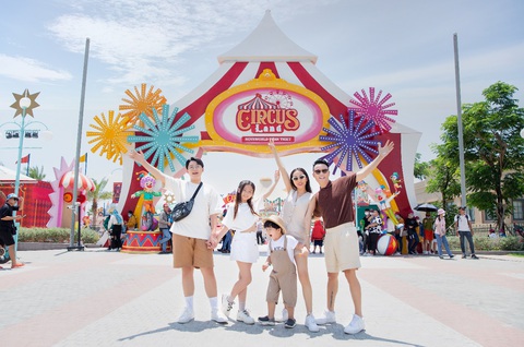 Gia đình Hoàng Bách muốn bỏ phố về biển sau chuyến trải nghiệm NovaWorld Phan Thiet - Ảnh 2. Gia đình Hoàng Bách muốn bỏ phố về biển sau chuyến trải nghiệm NovaWorld Phan Thiet - Ảnh 2.