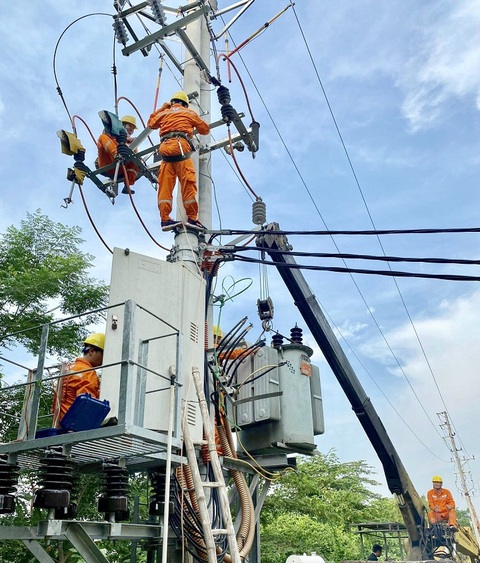 EVNNPC nỗ lực hoàn thành chỉ tiêu kinh doanh 4 tháng cuối năm 2022 - Ảnh 2. EVNNPC nỗ lực hoàn thành chỉ tiêu kinh doanh 4 tháng cuối năm 2022 - Ảnh 2.
