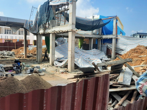 Sập giàn giáo tại trường mầm non ở Hải Phòng, 3 người bị thương - Ảnh 1. Sập giàn giáo tại trường mầm non ở Hải Phòng, 3 người bị thương - Ảnh 1.
