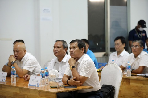 Trọng tài Việt Nam tập huấn giữa mùa để tránh sai sót - Ảnh 2. Trọng tài Việt Nam tập huấn giữa mùa để tránh sai sót - Ảnh 2.
