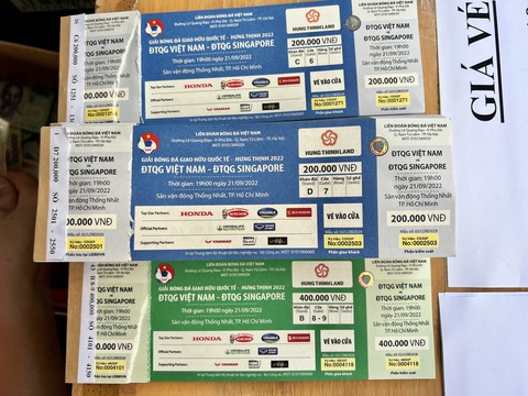 Ngày đầu bán gần 2.000 vé xem tuyển Việt Nam đấu Singapore - Ảnh 1. Ngày đầu bán gần 2.000 vé xem tuyển Việt Nam đấu Singapore - Ảnh 1.