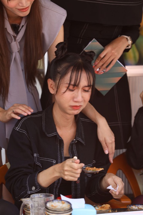 Bị thử thách ăn 100 chén chè, Phương Anh Đào bức xúc đòi... nghỉ chơi - Ảnh 3. Bị thử thách ăn 100 chén chè, Phương Anh Đào bức xúc đòi... nghỉ chơi - Ảnh 3.
