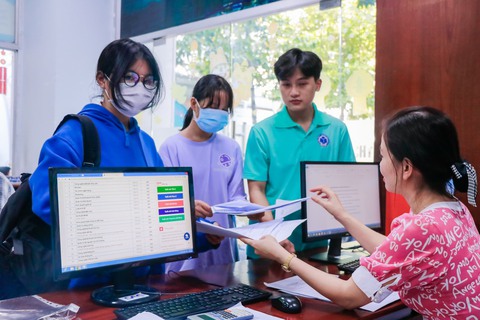 Chúng tôi quá mệt mỏi và khổ sở với hàng loạt quy định tuyển sinh trực tuyến rối rắm - Ảnh 1. Chúng tôi quá mệt mỏi và khổ sở với hàng loạt quy định tuyển sinh trực tuyến rối rắm - Ảnh 1.