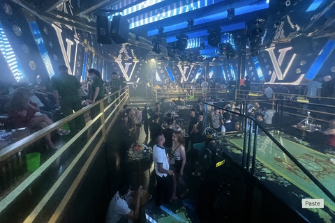 52 người dương tính với ma túy trong club giữa khuya, có cả nhân viên và bảo vệ - Ảnh 1. 52 người dương tính với ma túy trong club giữa khuya, có cả nhân viên và bảo vệ - Ảnh 1.