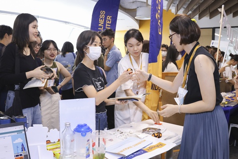 Bà Đàm Bích Thủy: Giáo dục không có khái niệm xong - Ảnh 3. Bà Đàm Bích Thủy: Giáo dục không có khái niệm xong - Ảnh 3.