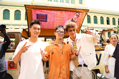 Rhymastic líu la líu lo trước Bưu điện thành phố - Ảnh 9. Rhymastic líu la líu lo trước Bưu điện thành phố - Ảnh 9.