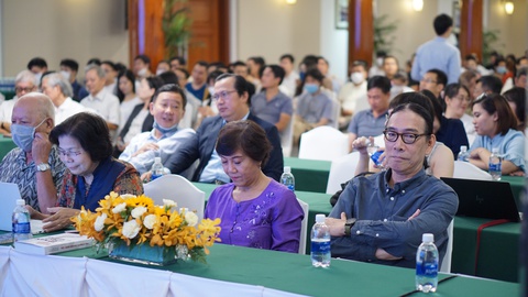 Tác giả 11 tuổi được trao giải Sách hay 2022 hạng mục Thiếu nhi - Ảnh 3. Tác giả 11 tuổi được trao giải Sách hay 2022 hạng mục Thiếu nhi - Ảnh 3.