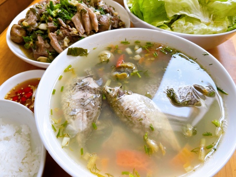 Người miền Trung om vịt, nấu canh chua cá kình với sấu Bắc cuối mùa - Ảnh 3. Người miền Trung om vịt, nấu canh chua cá kình với sấu Bắc cuối mùa - Ảnh 3.