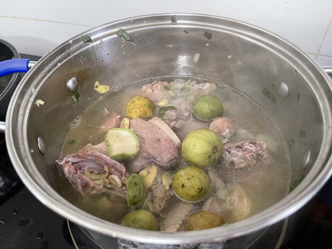 Người miền Trung om vịt, nấu canh chua cá kình với sấu Bắc cuối mùa - Ảnh 5. Người miền Trung om vịt, nấu canh chua cá kình với sấu Bắc cuối mùa - Ảnh 5.