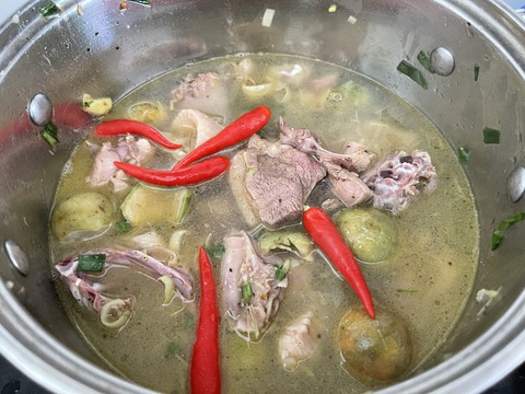 Người miền Trung om vịt, nấu canh chua cá kình với sấu Bắc cuối mùa - Ảnh 6. Người miền Trung om vịt, nấu canh chua cá kình với sấu Bắc cuối mùa - Ảnh 6.