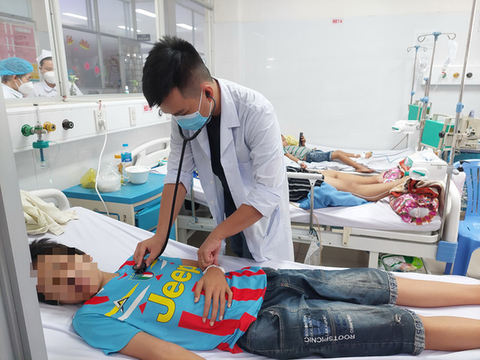 Bộ Y tế nói về nguyên nhân làn sóng mạnh mẽ chuyển dịch nhân viên y tế từ công sang tư - Ảnh 1. Bộ Y tế nói về nguyên nhân làn sóng mạnh mẽ chuyển dịch nhân viên y tế từ công sang tư - Ảnh 1.