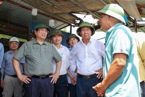 Chủ nhật, Thủ tướng vẫn đi thị sát các bệnh viện ngàn tỉ đắp chiếu - Ảnh 3. Chủ nhật, Thủ tướng vẫn đi thị sát các bệnh viện ngàn tỉ đắp chiếu - Ảnh 3.