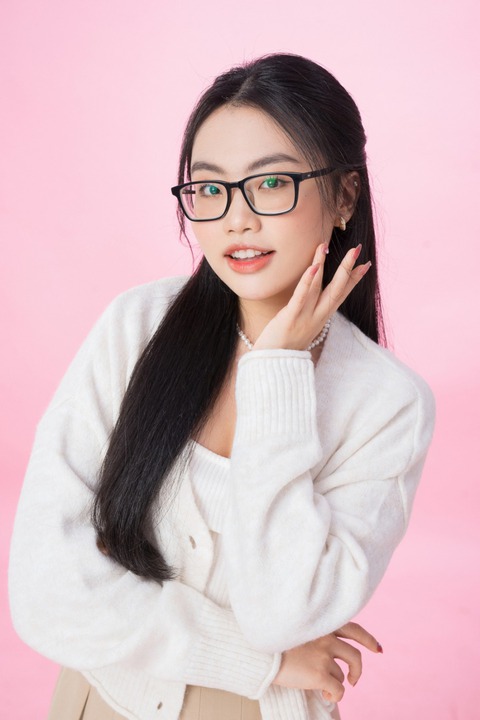 Bạch Công Khanh hẹn hò Nam Em ở chung kết Hoa khôi Sông Vàm - Ảnh 2. Bạch Công Khanh hẹn hò Nam Em ở chung kết Hoa khôi Sông Vàm - Ảnh 2.