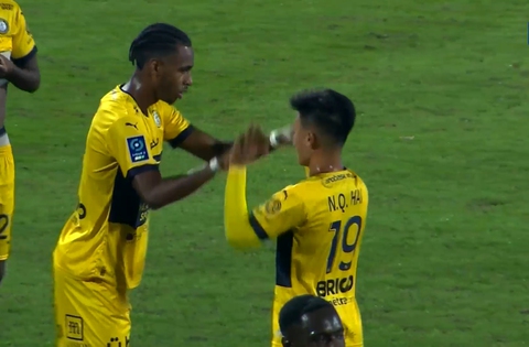 Quang Hải lần đầu đấu trong một trận thắng của Pau FC - Ảnh 2. Quang Hải lần đầu đấu trong một trận thắng của Pau FC - Ảnh 2.