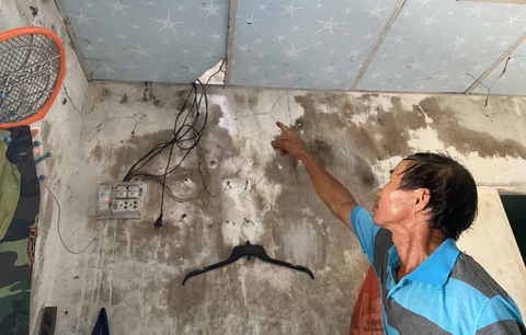 Sống âu lo trong những ngôi nhà chờ sập - Ảnh 1. Sống âu lo trong những ngôi nhà chờ sập - Ảnh 1.