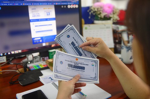 Doanh nghiệp địa ốc mua lại trái phiếu chậm lại, có tâm lý trì hoãn càng lâu càng tốt? - Ảnh 1. Hoạt động mua lại trái phiếu của các doanh nghiệp bất động sản diễn ra mạnh mẽ nhưng đã chậm lại kể từ khi có nghị định 08 - Ảnh: KIM NHUNG