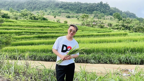 Ảnh vui sao Việt 19-9: Hồng Nhung cưỡi mô tô siêu ‘ngầu’ - Ảnh 4. Ảnh vui sao Việt 19-9: Hồng Nhung cưỡi mô tô siêu ‘ngầu’ - Ảnh 4.