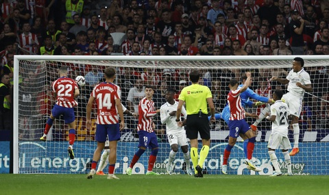 Đánh bại kình địch Atletico Madrid, Real Madrid kéo dài chuỗi toàn thắng - Ảnh 3. Đánh bại kình địch Atletico Madrid, Real Madrid kéo dài chuỗi toàn thắng - Ảnh 3.