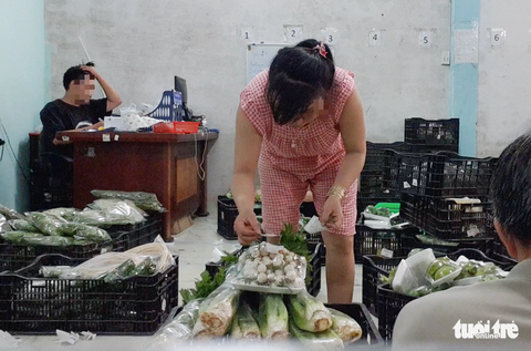 Phanh phui rau VietGAP dỏm: Rau sạch dỏm biến hình vào Winmart, Tiki ngon - Ảnh 2. Phanh phui rau VietGAP dỏm: Rau sạch dỏm biến hình vào Winmart, Tiki ngon - Ảnh 2.