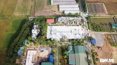 Cận cảnh dự án nuôi cá ‘biến tướng’ thành khu du lịch sinh thái ‘7 kỳ quan thế giới’ - Ảnh 5. Cận cảnh dự án nuôi cá ‘biến tướng’ thành khu du lịch sinh thái ‘7 kỳ quan thế giới’ - Ảnh 5.