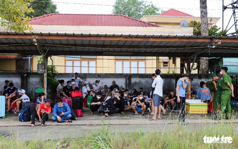 Người nhập cảnh tăng đột biến sau vụ 56 người Việt tháo chạy khỏi casino Campuchia - Ảnh 2. Người nhập cảnh tăng đột biến sau vụ 56 người Việt tháo chạy khỏi casino Campuchia - Ảnh 2.