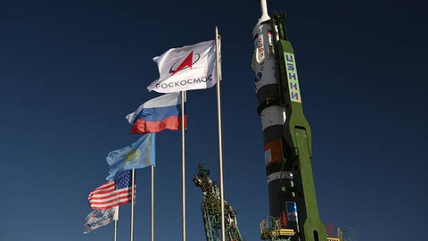 Mỹ và Nga cùng chia sẻ chỗ ngồi đầu tiên trên tàu vũ trụ Soyuz - Ảnh 1. Mỹ và Nga cùng chia sẻ chỗ ngồi đầu tiên trên tàu vũ trụ Soyuz - Ảnh 1.