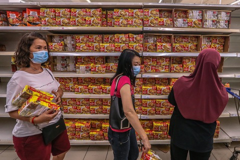 Đồng ringgit trượt giá, chuyên gia Malaysia đưa ra khuyến cáo - Ảnh 1. Đồng ringgit trượt giá, chuyên gia Malaysia đưa ra khuyến cáo - Ảnh 1.