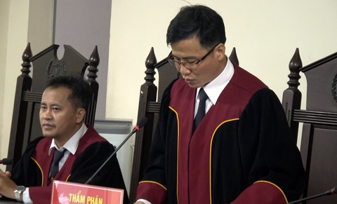 Tử hình bị cáo giết cô gái đi đòi áo cho cha - Ảnh 2. Tử hình bị cáo giết cô gái đi đòi áo cho cha - Ảnh 2.