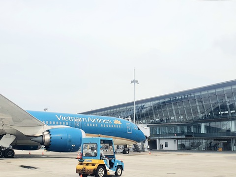 Nợ ngàn tỉ, Vietnam Airlines cố gắng chi 42 tỉ đồng khen thưởng nhân viên - Ảnh 1. Nợ ngàn tỉ, Vietnam Airlines cố gắng chi 42 tỉ đồng khen thưởng nhân viên - Ảnh 1.