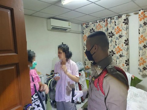 Người phụ nữ dùng mỹ phẩm viết di chúc lên tường nhà tắm - Ảnh 1. Người phụ nữ dùng mỹ phẩm viết di chúc lên tường nhà tắm - Ảnh 1.