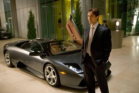 Vì sao ‘Người Dơi Christian Bale có 120 triệu USD nhưng chỉ lái xe Toyota cũ thay vì Ferrari? - Ảnh 2. Vì sao ‘Người Dơi Christian Bale có 120 triệu USD nhưng chỉ lái xe Toyota cũ thay vì Ferrari? - Ảnh 2.