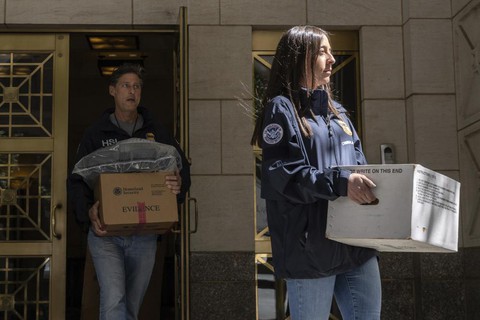 FBI khám xét đồng loạt tài sản liên quan nhà tài phiệt Nga - Ảnh 1. FBI khám xét đồng loạt tài sản liên quan nhà tài phiệt Nga - Ảnh 1.