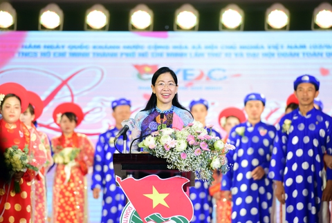 Ngày Quốc khánh - ngày hạnh phúc của 100 cặp đôi trong lễ cưới tập thể - Ảnh 2. Ngày Quốc khánh - ngày hạnh phúc của 100 cặp đôi trong lễ cưới tập thể - Ảnh 2.
