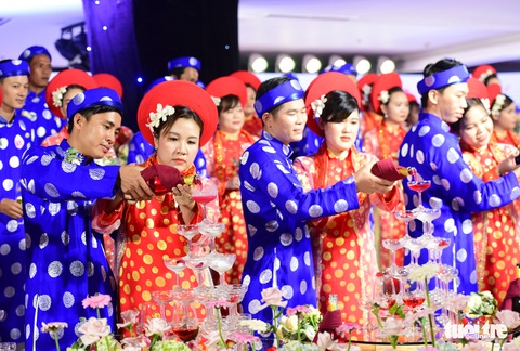 Ngày Quốc khánh - ngày hạnh phúc của 100 cặp đôi trong lễ cưới tập thể - Ảnh 5. Ngày Quốc khánh - ngày hạnh phúc của 100 cặp đôi trong lễ cưới tập thể - Ảnh 5.