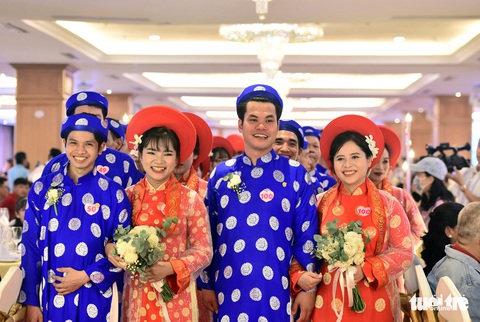 Ngày Quốc khánh - ngày hạnh phúc của 100 cặp đôi trong lễ cưới tập thể - Ảnh 6. Ngày Quốc khánh - ngày hạnh phúc của 100 cặp đôi trong lễ cưới tập thể - Ảnh 6.