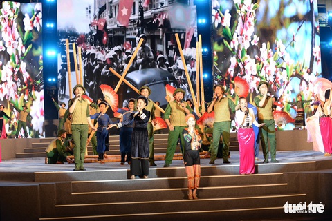 Đan Trường, Hiền Thục, Trung Quang… hát mừng Quốc khánh 2-9 - Ảnh 13. Đan Trường, Hiền Thục, Trung Quang… hát mừng Quốc khánh 2-9 - Ảnh 13.