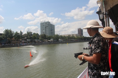 Sôi nổi đua tàu mô hình tốc độ lần thứ hai nhân dịp lễ 2-9 tại Tiền Giang - Ảnh 2. Sôi nổi đua tàu mô hình tốc độ lần thứ hai nhân dịp lễ 2-9 tại Tiền Giang - Ảnh 2.