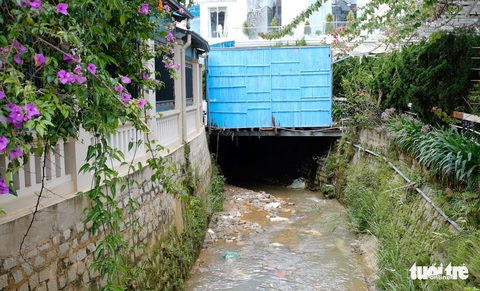 Đà Lạt sau một ngày phố biến thành sông: Vừa mưa, dân đã nơm nớp lo ngập - Ảnh 3. Đà Lạt sau một ngày phố biến thành sông: Vừa mưa, dân đã nơm nớp lo ngập - Ảnh 3.