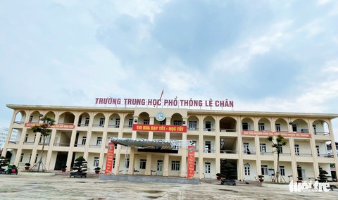 Trường THPT Lê Chân tại Hải Phòng bị yêu cầu hoàn trả tiền vận động vì có dấu hiệu cào bằng - Ảnh 1. Trường THPT Lê Chân tại Hải Phòng bị yêu cầu hoàn trả tiền vận động vì có dấu hiệu cào bằng - Ảnh 1.