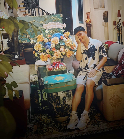Ảnh vui sao Việt 2-9: Tuấn Hưng hóa vai Dương Quá - Ảnh 8. Ảnh vui sao Việt 2-9: Tuấn Hưng hóa vai Dương Quá - Ảnh 8.