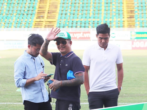 Chủ tịch CLB Cần Thơ từ chức vì giải quyết không xong lương, nợ cho cầu thủ - Ảnh 1. Chủ tịch CLB Cần Thơ từ chức vì giải quyết không xong lương, nợ cho cầu thủ - Ảnh 1.