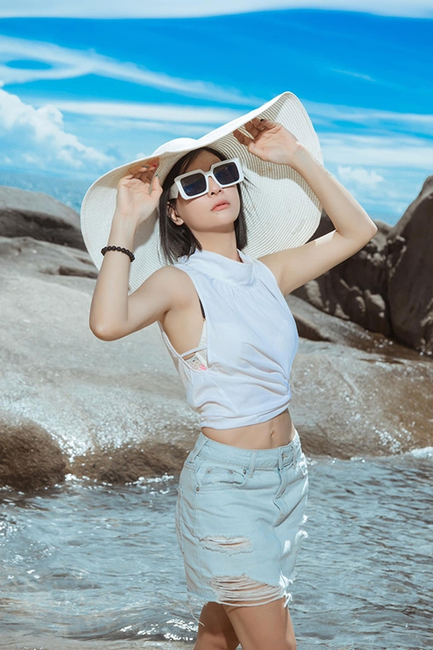 Ảnh vui sao Việt 20-9: Mỹ Tâm thư giãn khi làm vườn - Ảnh 3. Ảnh vui sao Việt 20-9: Mỹ Tâm thư giãn khi làm vườn - Ảnh 3.
