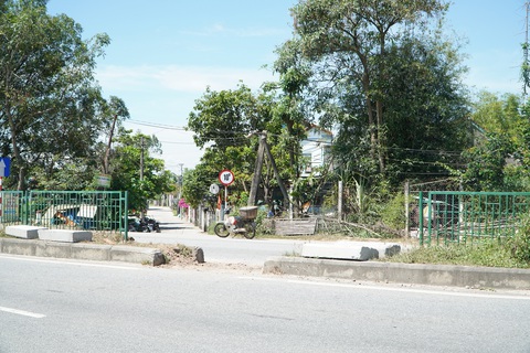 Tai nạn thương tâm ở điểm mở tự phát dải phân cách, một người chết - Ảnh 4. Tai nạn thương tâm ở điểm mở tự phát dải phân cách, một người chết - Ảnh 4.