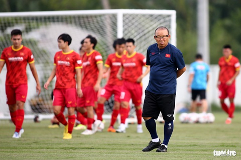 HLV Park Hang Seo bất bại trước Indonesia, chờ đợi gì Kim Sang Sik ở ASEAN Cup 2024?- Ảnh 1. HLV Park từng vượt qua bóng đá Indonesia trong nhiều năm - Ảnh: HOÀNG TÙNG