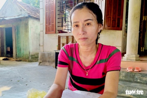 Cô tân sinh viên miệt mài bán hàng tạp hóa trước ngày lên đường nhập học - Ảnh 2. Cô tân sinh viên miệt mài bán hàng tạp hóa trước ngày lên đường nhập học - Ảnh 2.