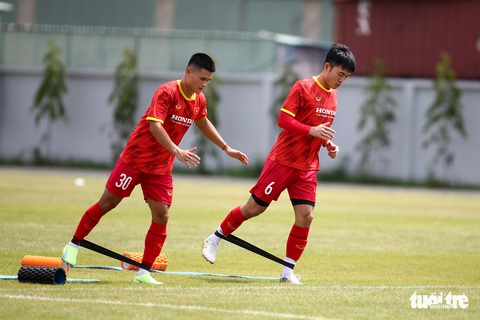 Xuân Trường và Văn Thanh mắc COVID-19 trước trận gặp Singapore - Ảnh 2. Xuân Trường và Văn Thanh mắc COVID-19 trước trận gặp Singapore - Ảnh 2.