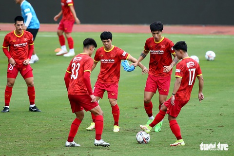 Xuân Trường và Văn Thanh mắc COVID-19 trước trận gặp Singapore - Ảnh 1. Xuân Trường và Văn Thanh mắc COVID-19 trước trận gặp Singapore - Ảnh 1.