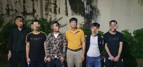 Gần 70 lao động Việt tháo chạy khỏi khu phố Tàu bên Campuchia - Ảnh 1. Gần 70 lao động Việt tháo chạy khỏi khu phố Tàu bên Campuchia - Ảnh 1.